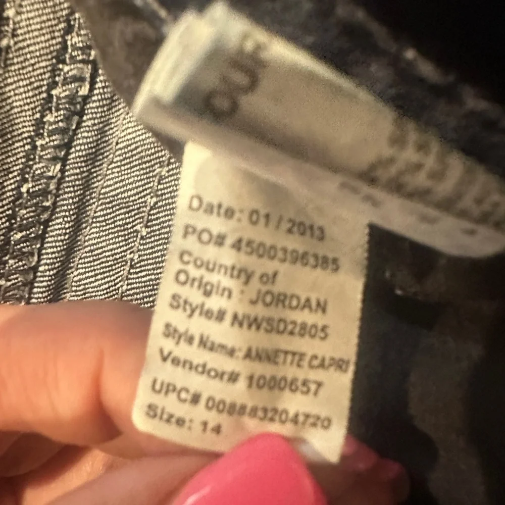 Nine West Indigo Dark Date Night Fit Capri Jeans style: Annette 32/14